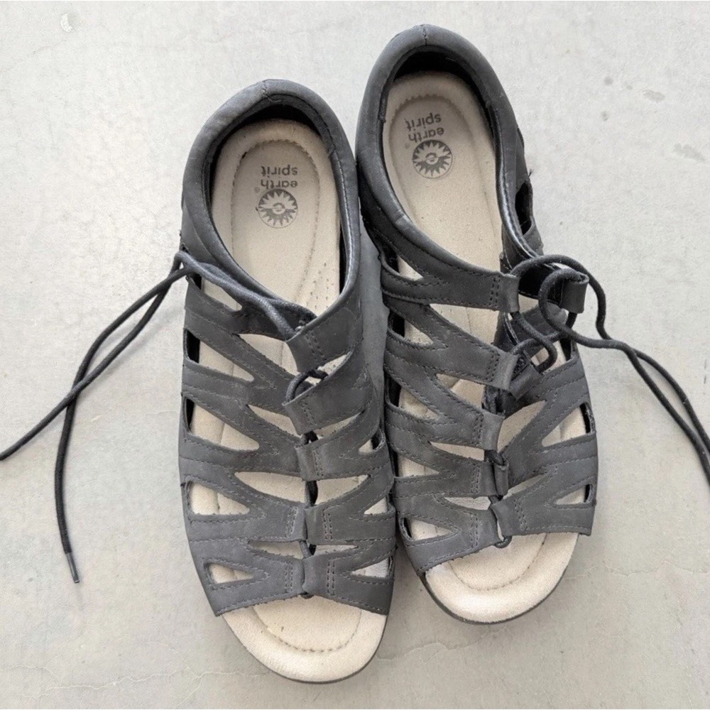 Earth Spirit Women's Gray Solid Strappy Lace-Up Flat Sandals 7.5